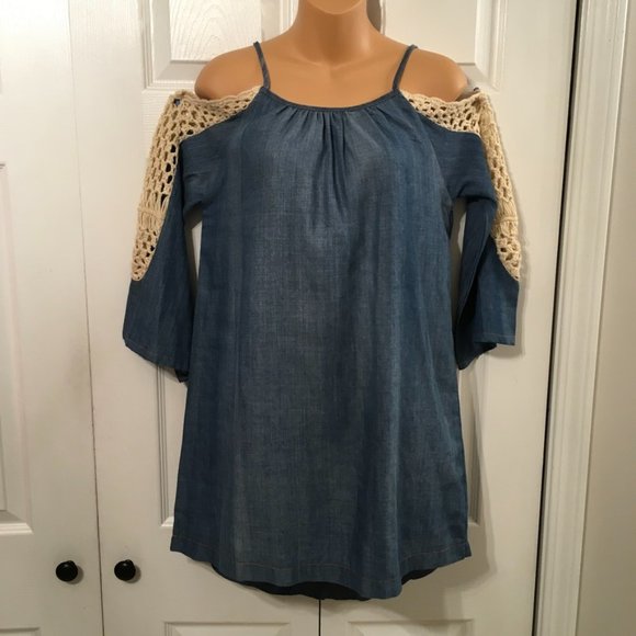 Umgee Dresses & Skirts - Umgee Cold Shoulder Blue Dress With Crochet Sleeves